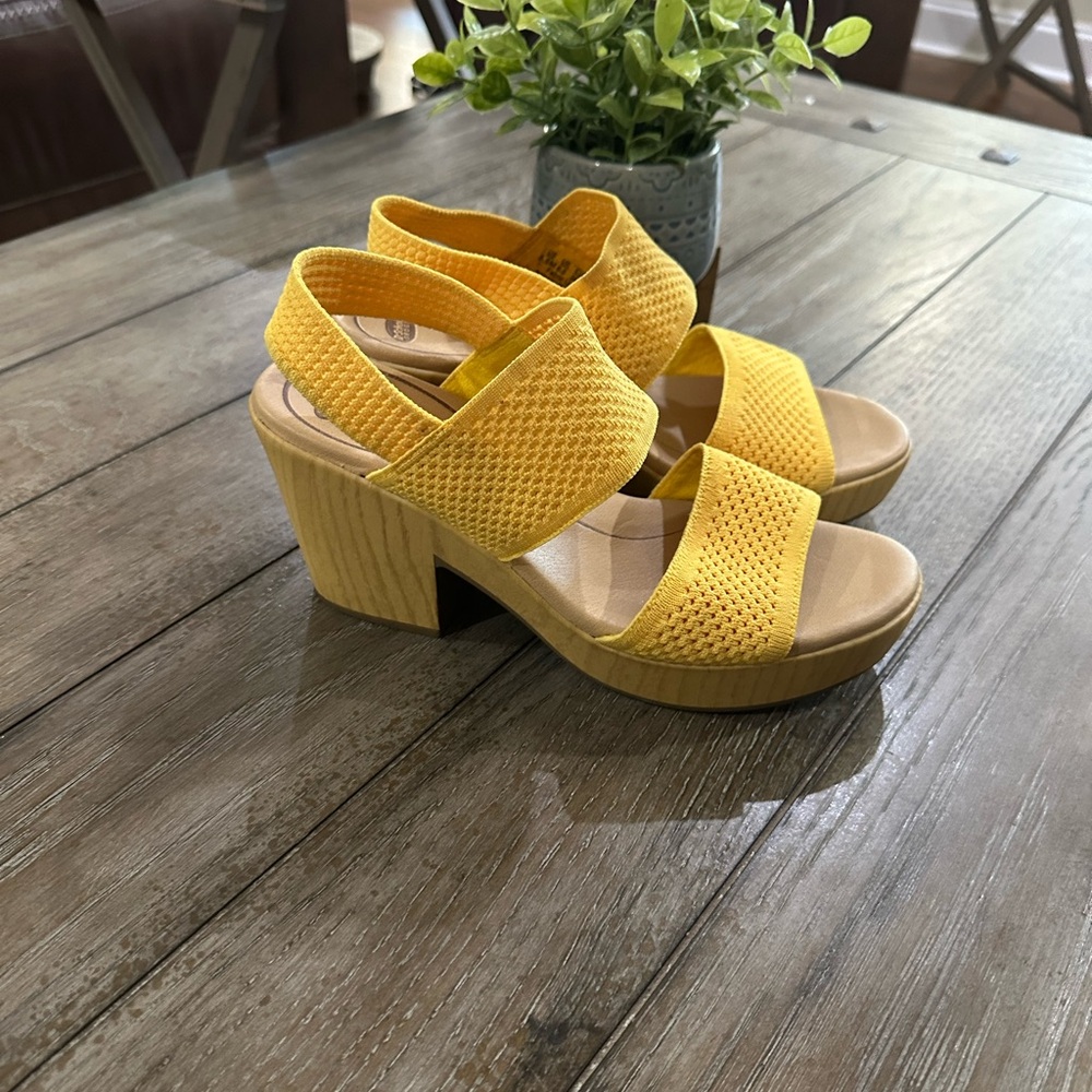 Dr. Scholls Stitch Fix Yellow Chunky Heel Platform Sandals - Picture 12 of 13